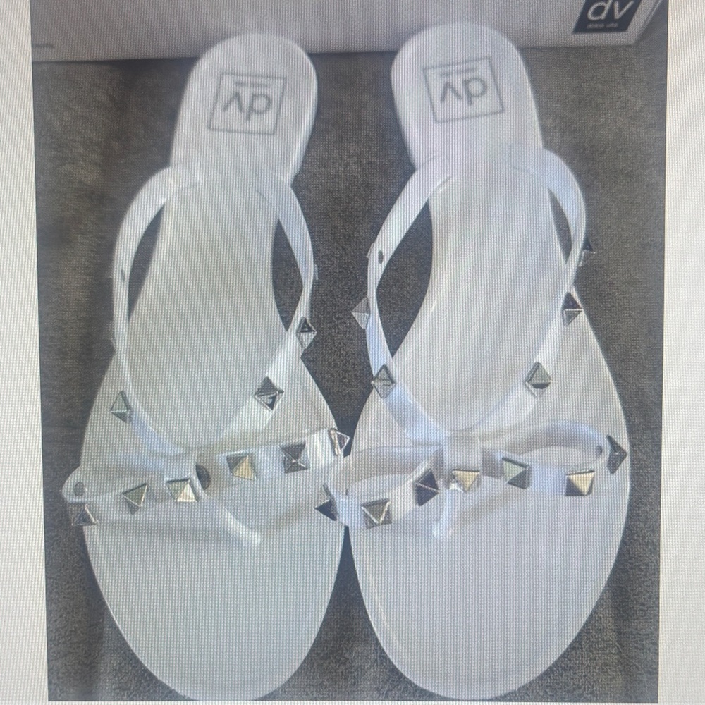 New Dolce Vita Sun-kissed White Sandals with Silver Studs. Size 8